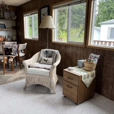 Private Beach Access Trail, peaceful wooded setting - sleeps 3