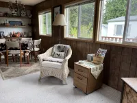 Private Beach Access Trail, peaceful wooded setting - sleeps 3 - Beach