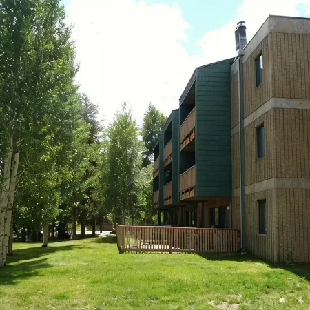 Centrally located to all Summit County winter and summer attractions!