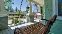 Bramley House: 3 Blk. Walk to DWTN Hendersonville-Lovingly Restored - Kitchens