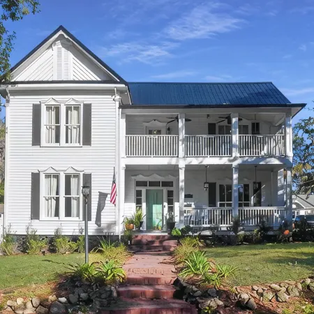 LULU Street Retreat-Historic Home in Brooksville12 miles from Cabot Farms Golf