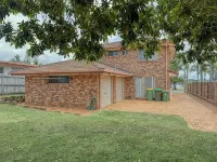 Lovely Waterfront Beach House, Pet-Friendly Hotels in Buddina