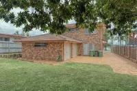 Lovely Waterfront Beach House, Pet-Friendly - Wifi