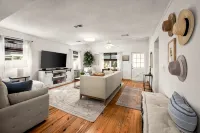 Charming Cottage in Old Town Tomball -walk to shopping and restaurants - Kitchenette