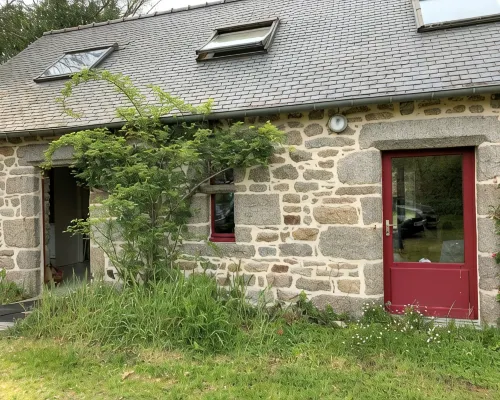 Traditional Breton farmhouse with garden, wood-burning stove and sauna 트레건크 호텔