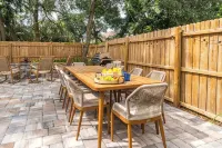 Family Friendly Neighborhood~ Easy Beach Access - Jacuzzi