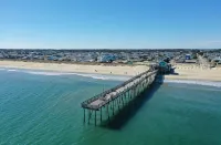 Renovated & Clean 'Original' OBX Bungalow, Direct Beach & Pier Access + EZ Cart - de playa