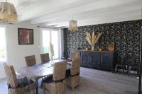 Quiet house in greenery 700m from the sea
