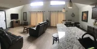 Bridges Bay cabin with backyard pool! - シャレー