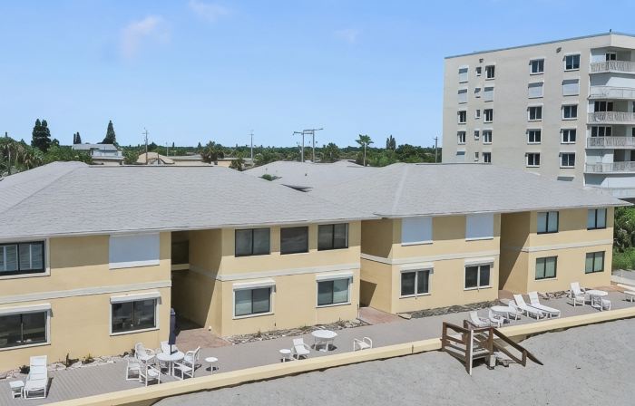 Spectacular direct ocean front condo with amazing views of the Atlantic