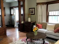 Charming 2-bedroom house in lovely Algona with WiFi, AC โรงแรมในอัลโกนา