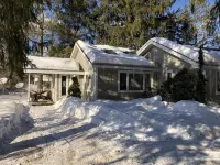 Charming Mountain Retreat Lg Mod/Kit on Stream/Fire-pit/Hot Tub - Boutique