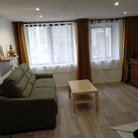 Studio 2 Personnes Centre Ancien de Sainte Maxime a 300 M Plage et Port