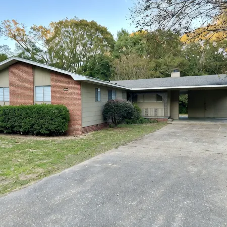 NEW! Beautifully Renovated, 3bd that has it all!