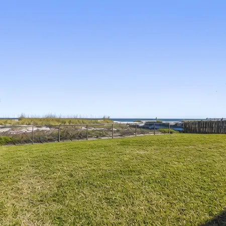 Jacksonville Beach Front Paradise-Close to Mayo