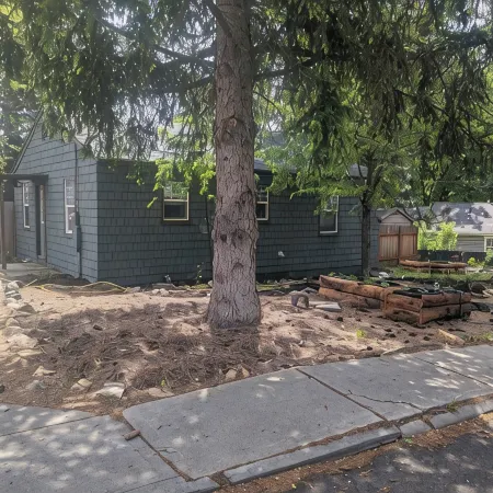Ponderosa patio with AC, WiFi, mins from airport, downtown & arboretum
