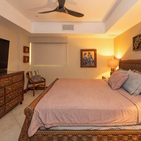 10th Floor Beachfront Luxury Condo Bayview Grand
