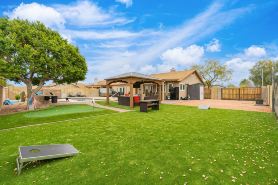 Prime Location HotTub/ Pool/ Outdoor Kitchen Spring training Clean and Safe.