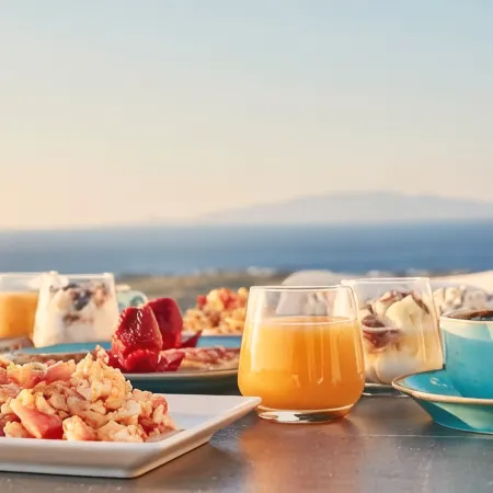 Elysian Santorini Отели рядом с достопримечательностью «Пляж мыса Колумбо»