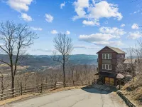 The Treetop Terrace, VIEWS, DECKS, SLEEPS 13 - Chalets