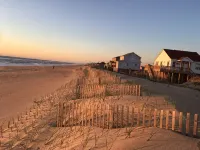 Oceanside Beach Cottage! Steps to the Ocean!  Great Location!  Kitty Hawk, NC - 2 tähden