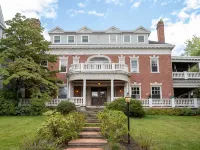 Luxury Apartment in Scranton's Hill Section! Hotels in Scranton
