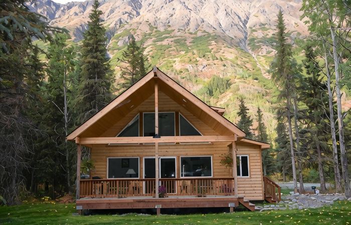 Lower Paradise Log Cabin in Moose Pass
