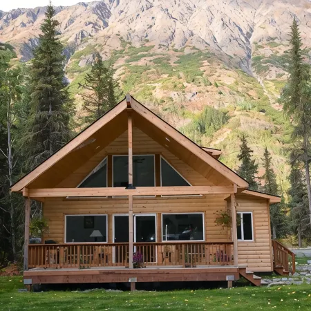 Lower Paradise Log Cabin in Moose Pass