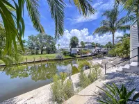 Siesta Key Oasis-Spectacular with heated pool/spa and steps to beach and Village
