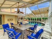 Waterfront - Private Pool