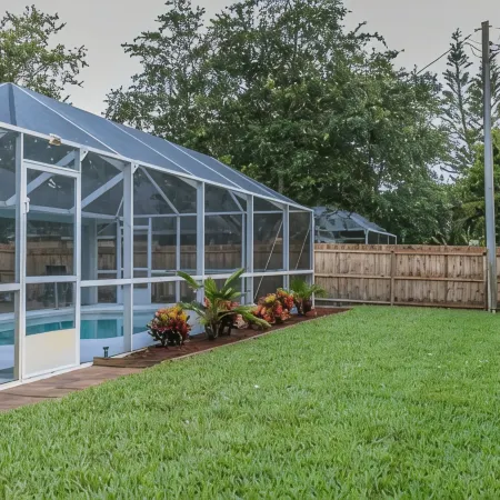 🍹🌞Relaxing Heated Pool!Beautiful Patio,Pet Friendly,Fenced Area, Near Beaches!