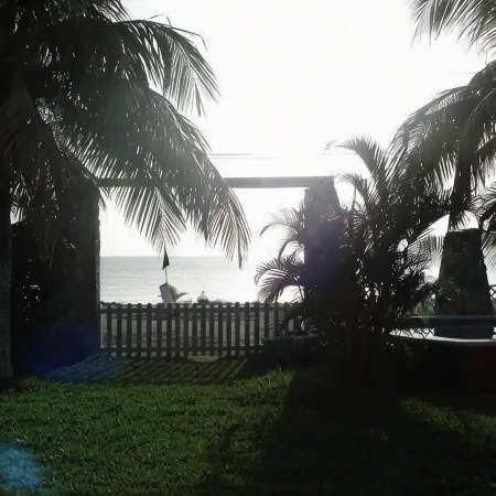 Unbeatable Oceanfront/Beachfront Location 2 Bedrooms Villa Snorkeling Paradise