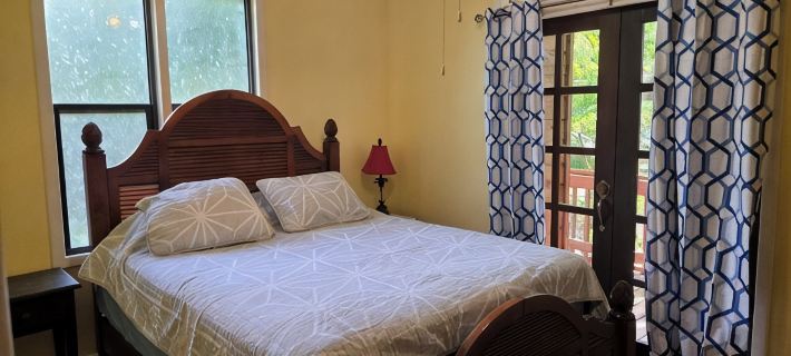 Charming bungalow with 2 bedrooms and WiFi, AC in Sandy Bay, closest to the pool 桑迪灣酒店
