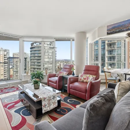 Luxury Downtown Ocean+Mountain views A/C Comfort Pool / hot tub/ sauna/ gym