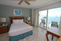Emporio Acapulco - balcony