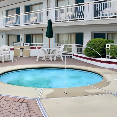 Impala Island Inn