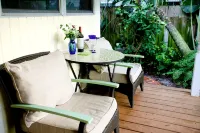 Get warm and relax walking distance to the intracoastal, golfing and ocean ! - 3-Star