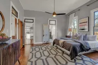 Gorgeous Home 1 Blk from Main with Hot Tub & Fire Pit! - 3-Sterne