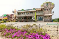 Taean Kkotji Beach House Pension - Homestays