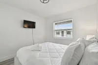 1 Bedroom Treasure Island Getaway - Apartments