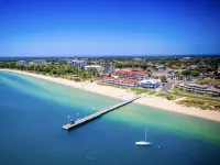 Beautiful Beachfront Resort Condo Отели рядом с достопримечательностью «Бич Стрит»