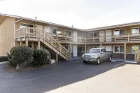 Ocean Palms Motel - parking