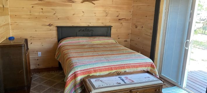 Charming cabin with indoor Pickleball court! Unlimited access during the weekday Hotele w: Newaygo County