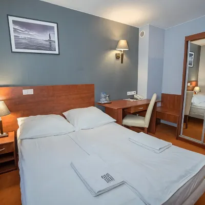 Hotel Gordon Hotels near أورسوس
