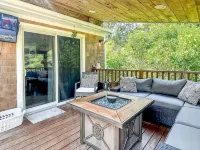 Beloved 5-Bedroom House with Beach Passes, AC, Fenced in Yard, and Hot Tub - Homestays