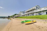 Lakefront 1 bdrm—Pool & Hot Tub—Lake Michigan Access— Kayaks Provided!