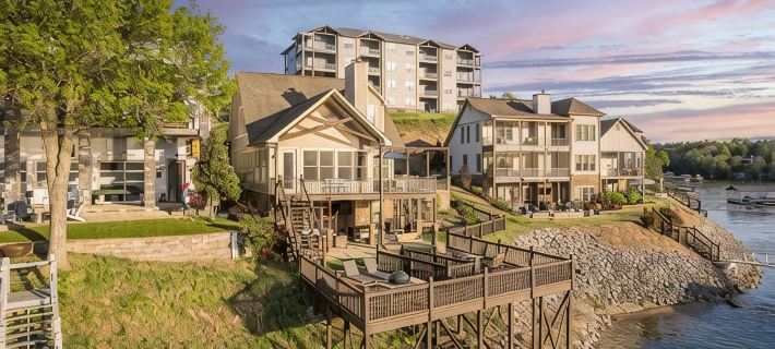 Waterfront family home on Smith Lake カルマンのホテル