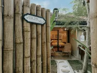 Kickin' Surf Lodge