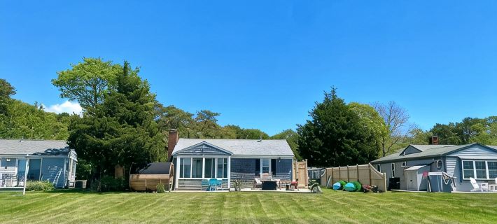 Beachfront - Sauna - Screened Patio - 2 King Beds - Dogs Encouraged! Hotels in Dennis