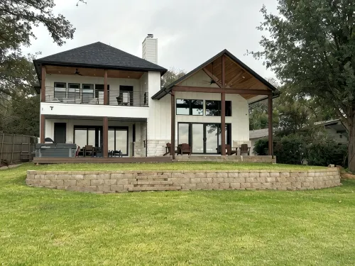 Beautiful Lakefront House with Amazing Views -  Habitaciones en casas particulares